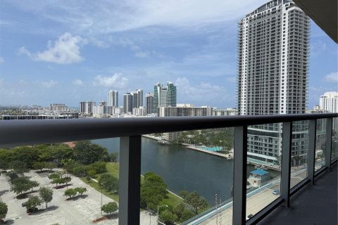 Condo in Hallandale Beach, Florida, 2 bedrooms  № 2088112 - photo 22