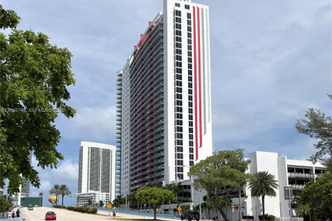 Condo in Hallandale Beach, Florida, 2 bedrooms  № 2088112 - photo 4
