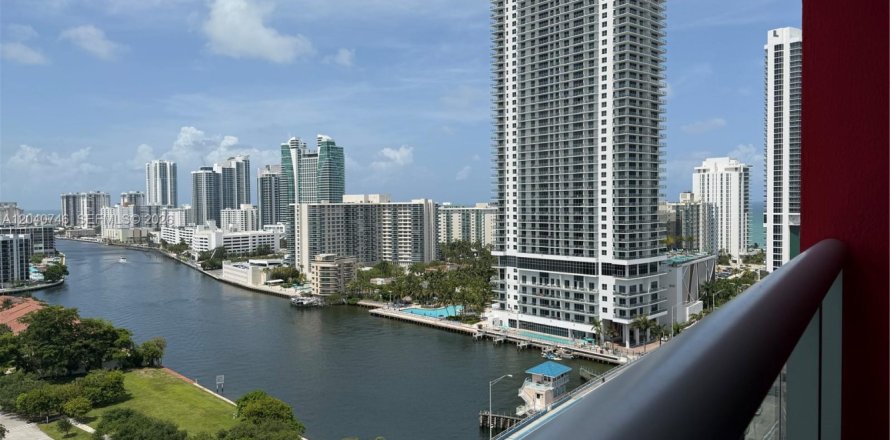 Condo in Hallandale Beach, Florida, 2 bedrooms  № 2088112
