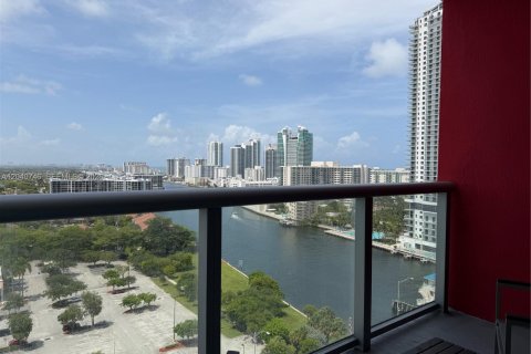 Condo in Hallandale Beach, Florida, 2 bedrooms  № 2088112 - photo 2