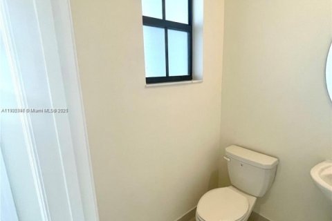 Touwnhouse à vendre à Hialeah, Floride: 3 chambres, 127.83 m2 № 1955775 - photo 5