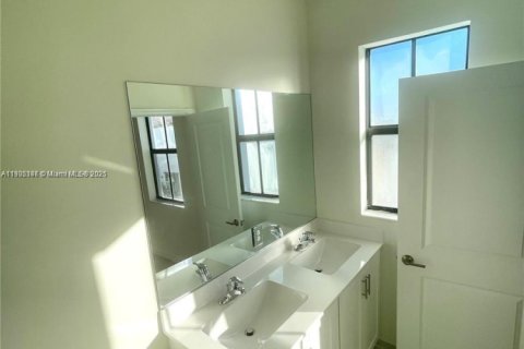 Touwnhouse à vendre à Hialeah, Floride: 3 chambres, 127.83 m2 № 1955775 - photo 22