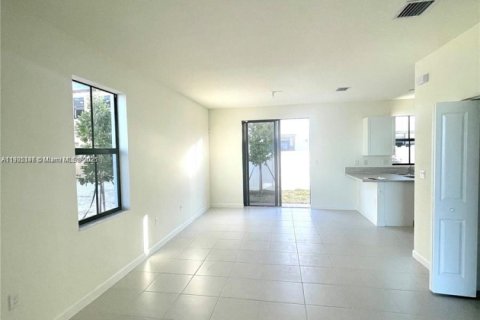Touwnhouse à vendre à Hialeah, Floride: 3 chambres, 127.83 m2 № 1955775 - photo 6