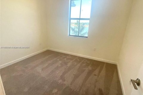 Touwnhouse à vendre à Hialeah, Floride: 3 chambres, 127.83 m2 № 1955775 - photo 30