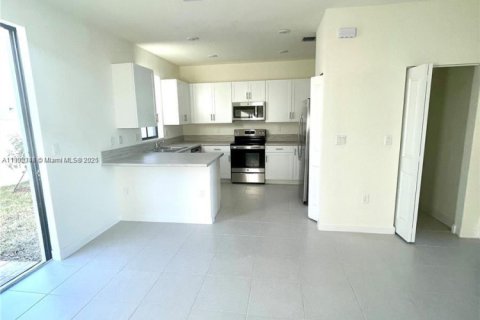 Touwnhouse à vendre à Hialeah, Floride: 3 chambres, 127.83 m2 № 1955775 - photo 8