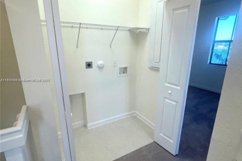 Touwnhouse à vendre à Hialeah, Floride: 3 chambres, 127.83 m2 № 1955775 - photo 25