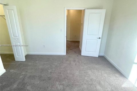 Touwnhouse à vendre à Hialeah, Floride: 3 chambres, 127.83 m2 № 1955775 - photo 21