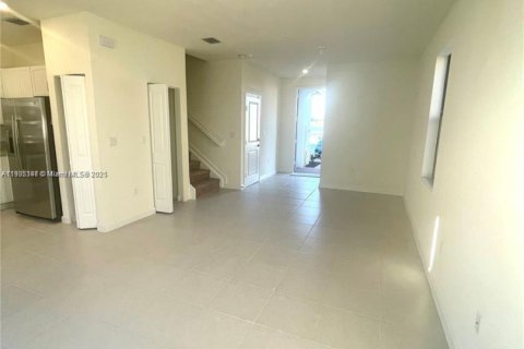 Touwnhouse à vendre à Hialeah, Floride: 3 chambres, 127.83 m2 № 1955775 - photo 11