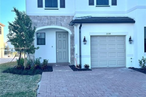 Touwnhouse à vendre à Hialeah, Floride: 3 chambres, 127.83 m2 № 1955775 - photo 1