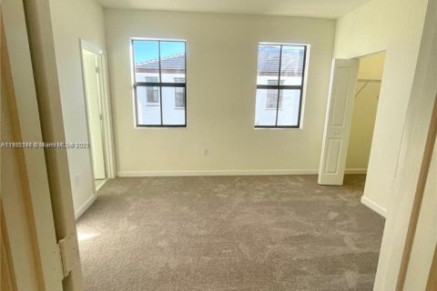 Touwnhouse à vendre à Hialeah, Floride: 3 chambres, 127.83 m2 № 1955775 - photo 18