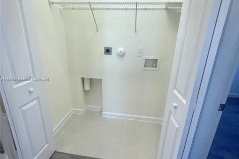 Touwnhouse à vendre à Hialeah, Floride: 3 chambres, 127.83 m2 № 1955775 - photo 28