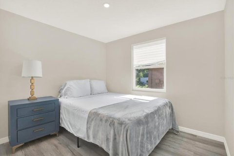 House in Tampa, Florida 4 bedrooms, 130.06 sq.m. № 1876208 - photo 15
