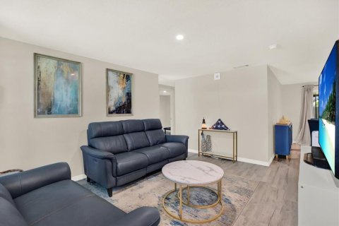 House in Tampa, Florida 4 bedrooms, 130.06 sq.m. № 1876208 - photo 4