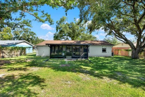 House in Tampa, Florida 4 bedrooms, 130.06 sq.m. № 1876208 - photo 2