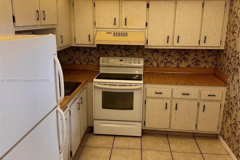 Condo in North Lauderdale, Florida, 2 bedrooms  № 1947787 - photo 6
