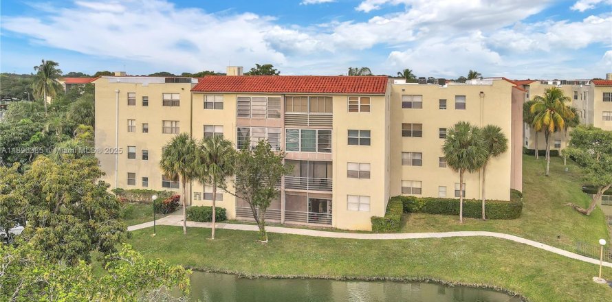 Condo in North Lauderdale, Florida, 2 bedrooms  № 1947787