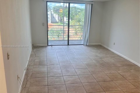 Condo in North Lauderdale, Florida, 2 bedrooms  № 1947787 - photo 7