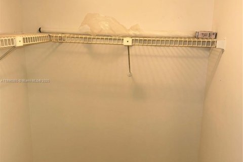 Condo in North Lauderdale, Florida, 2 bedrooms  № 1947787 - photo 13