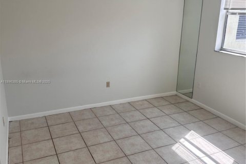 Condo in North Lauderdale, Florida, 2 bedrooms  № 1947787 - photo 11