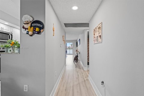 Купить кондоминиум в Пемброк-Пайнс, Флорида 2 спальни, 97.73м2, № 2002340 - фото 3