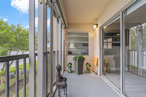 Купить кондоминиум в Пемброк-Пайнс, Флорида 2 спальни, 97.73м2, № 2002340 - фото 29