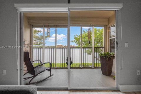 Кондоминиум с 2 спальнями в Пемброк-Пайнс, Флорида № 2002340