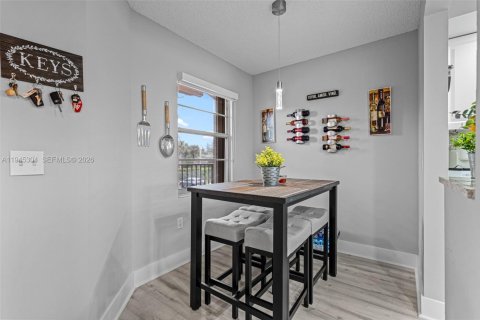 Купить кондоминиум в Пемброк-Пайнс, Флорида 2 спальни, 97.73м2, № 2002340 - фото 13