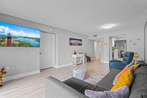 Купить кондоминиум в Пемброк-Пайнс, Флорида 2 спальни, 97.73м2, № 2002340 - фото 6