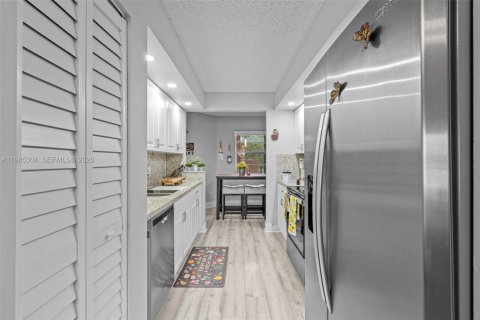 Купить кондоминиум в Пемброк-Пайнс, Флорида 2 спальни, 97.73м2, № 2002340 - фото 8