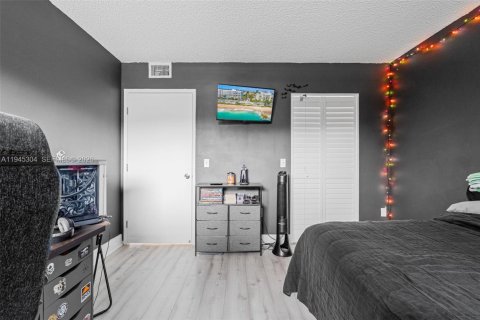 Купить кондоминиум в Пемброк-Пайнс, Флорида 2 спальни, 97.73м2, № 2002340 - фото 24