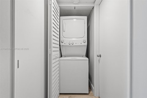 Купить кондоминиум в Пемброк-Пайнс, Флорида 2 спальни, 97.73м2, № 2002340 - фото 16