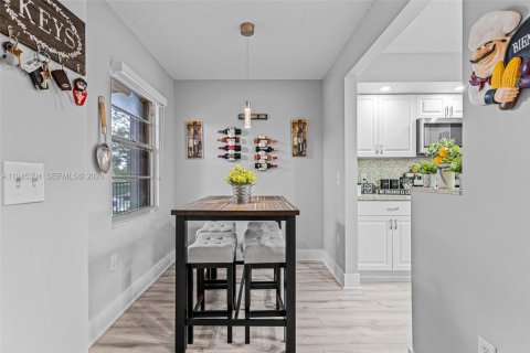 Купить кондоминиум в Пемброк-Пайнс, Флорида 2 спальни, 97.73м2, № 2002340 - фото 14