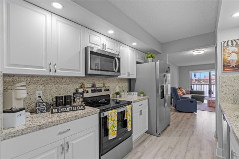 Купить кондоминиум в Пемброк-Пайнс, Флорида 2 спальни, 97.73м2, № 2002340 - фото 10