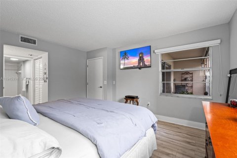 Купить кондоминиум в Пемброк-Пайнс, Флорида 2 спальни, 97.73м2, № 2002340 - фото 19