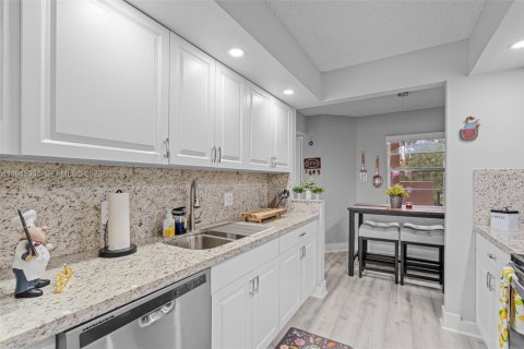 Купить кондоминиум в Пемброк-Пайнс, Флорида 2 спальни, 97.73м2, № 2002340 - фото 9