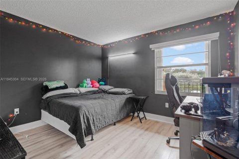 Купить кондоминиум в Пемброк-Пайнс, Флорида 2 спальни, 97.73м2, № 2002340 - фото 23