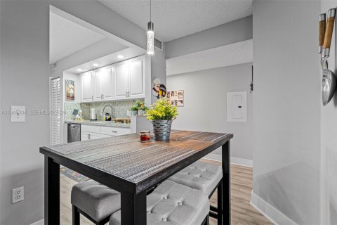 Купить кондоминиум в Пемброк-Пайнс, Флорида 2 спальни, 97.73м2, № 2002340 - фото 12