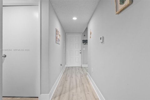 Купить кондоминиум в Пемброк-Пайнс, Флорида 2 спальни, 97.73м2, № 2002340 - фото 15