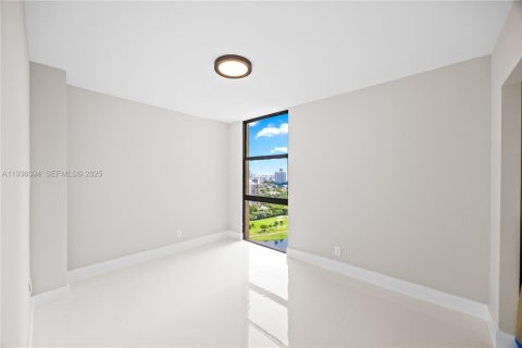 Condominio en venta en Aventura, Florida, 2 dormitorios, 107.49 m2 № 1994500 - foto 8