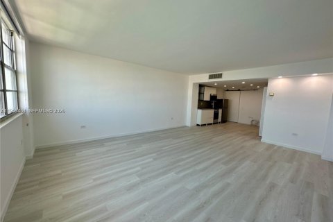 Condominio en alquiler en Miami, Florida, 53.88 m2 № 2010370 - foto 7