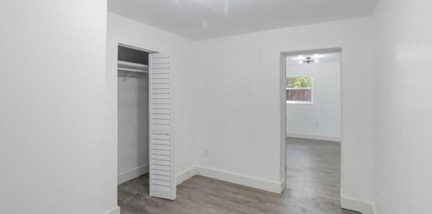 Casa en Miami, Florida 4 dormitorios, 124.3 m2 № 1079167