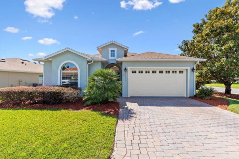 House in Oxford, Florida 3 bedrooms, 174.47 sq.m. № 2389465