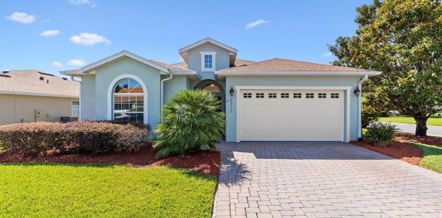 House in Oxford, Florida 3 bedrooms, 174.47 sq.m. № 2389465