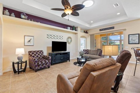 House in Oxford, Florida 3 bedrooms, 174.47 sq.m. № 2389465 - photo 12