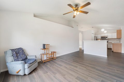 House in Port St. Lucie, Florida 4 bedrooms, 158.86 sq.m. № 2186768 - photo 18