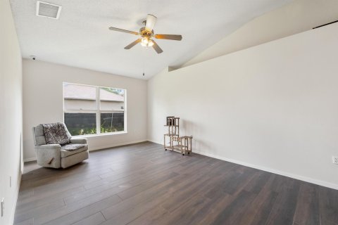 House in Port St. Lucie, Florida 4 bedrooms, 158.86 sq.m. № 2186768 - photo 19