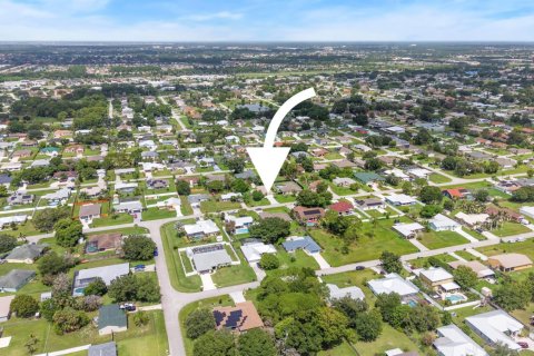 House in Port St. Lucie, Florida 4 bedrooms, 158.86 sq.m. № 2186768 - photo 5