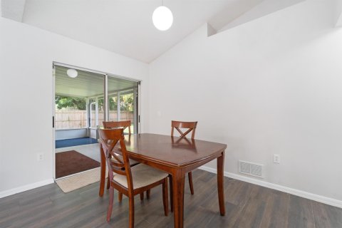 House in Port St. Lucie, Florida 4 bedrooms, 158.86 sq.m. № 2186768 - photo 21