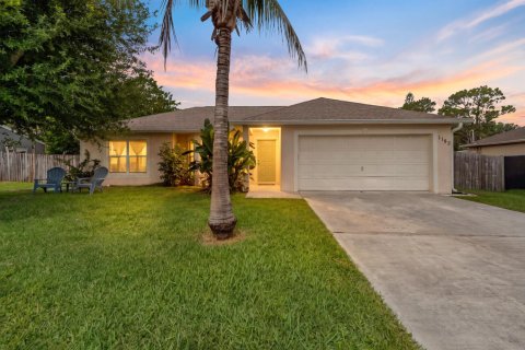 House in Port St. Lucie, Florida 4 bedrooms, 158.86 sq.m. № 2186768