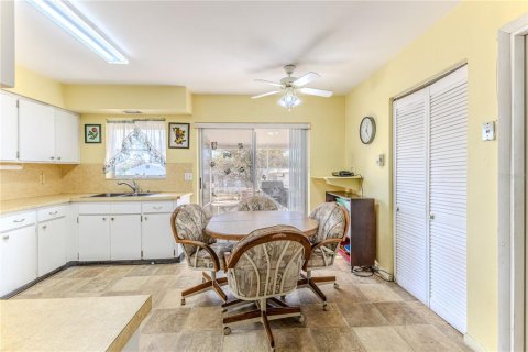 Villa ou maison à vendre à Spring Hill, Floride: 2 chambres, 82.13 m2 № 2142577 - photo 14